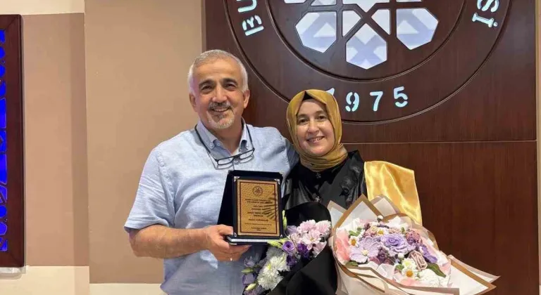 50 yaşındaki 5 çocuklu anne, üniversitede bölüm birincisi oldu