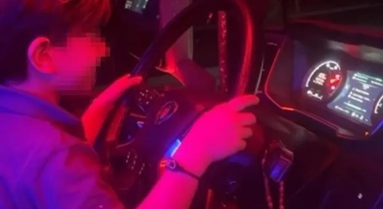 7 yaşındaki oğluna TIR kullandırıp, görüntüleri sosyal medyada paylaştı!