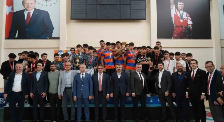 Bursa'da 77 okuldan 4 bin 50 öğrenci sporla buluştu