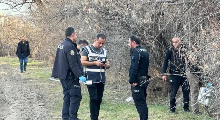 Akıllara durgunluk veren olay! Boş arazide 3 kişi baygın, 1 kişi ölü bulundu