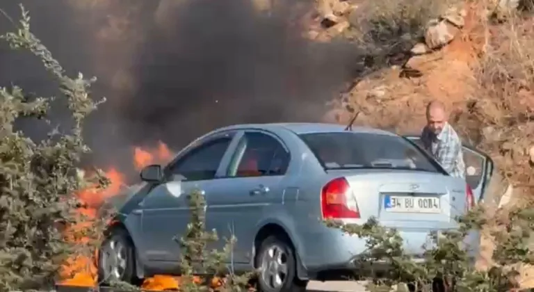 Aracını kurtarmak için otobanda böyle çırpındı!