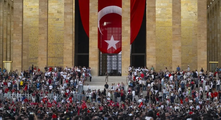 Anıtkabir 30 Ağustos'ta 630 bini aşkın ziyaretçiyi ağırladı