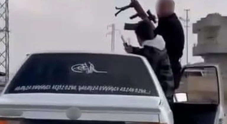 Araçtan düşen maganda ölümden döndü