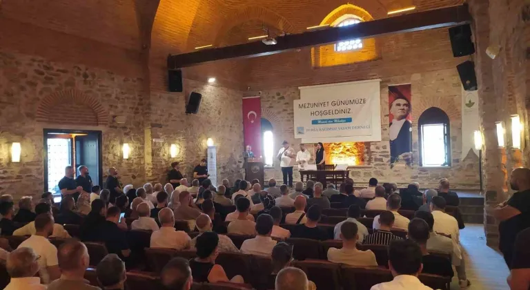 Bağımlılıklarını yenen bireyler mezuniyet coşkusunu yaşadı