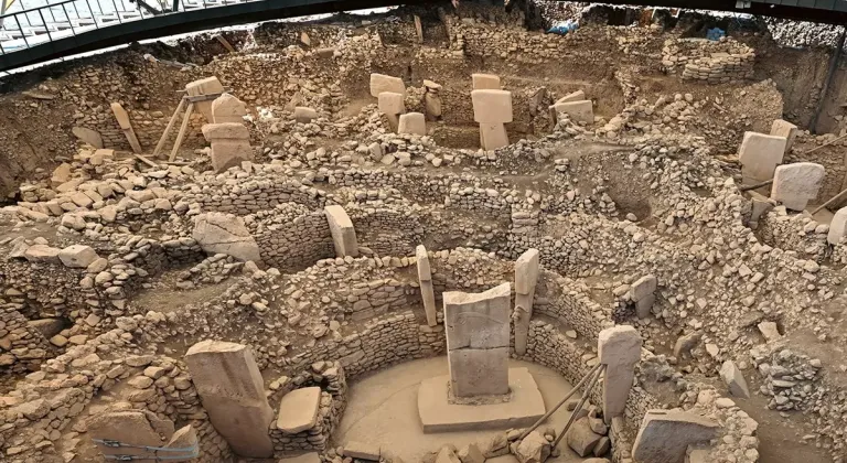 Bakan Ersoy: Göbeklitepe'de insan heykeli bulundu