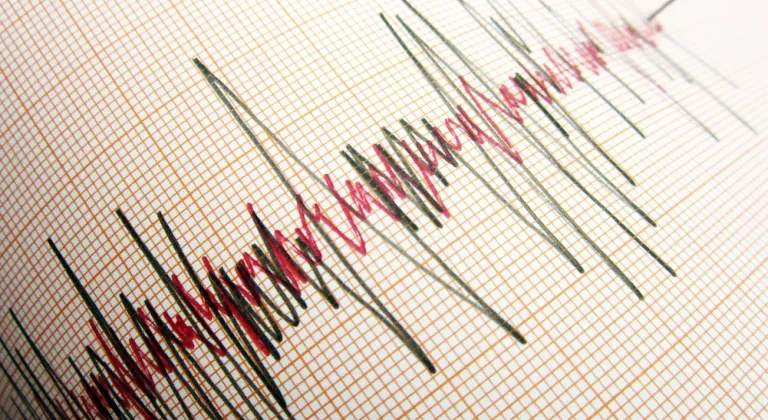 Balıkesir'de korkutan deprem!