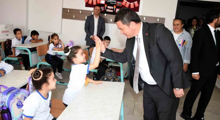 Başkan Erkan Aydın’dan öğrencilere ilk ders sürprizi