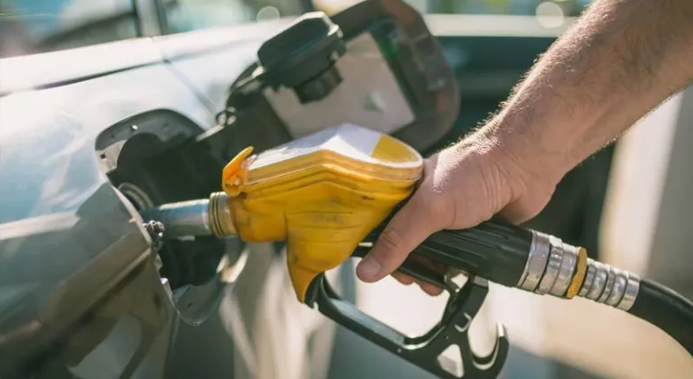 Benzine büyük zam geldi!