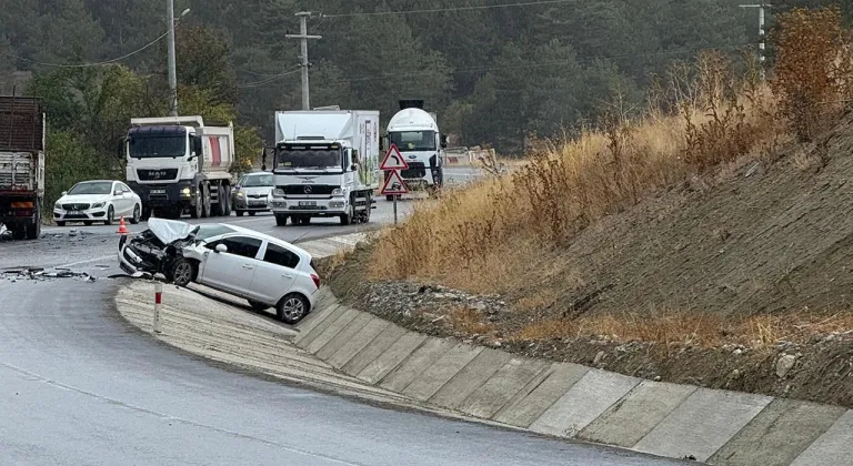 Bolu'da yağış nedeniyle 3 araç birbirine girdi