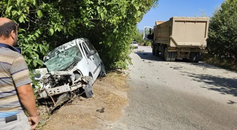 Burdur’da otomobil ile kamyon çarpıştı: 1 ölü