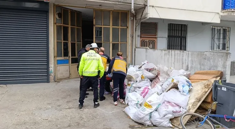 Bursa'da 1. kattan düşen çocuğu moloz dolu çuvallar korudu