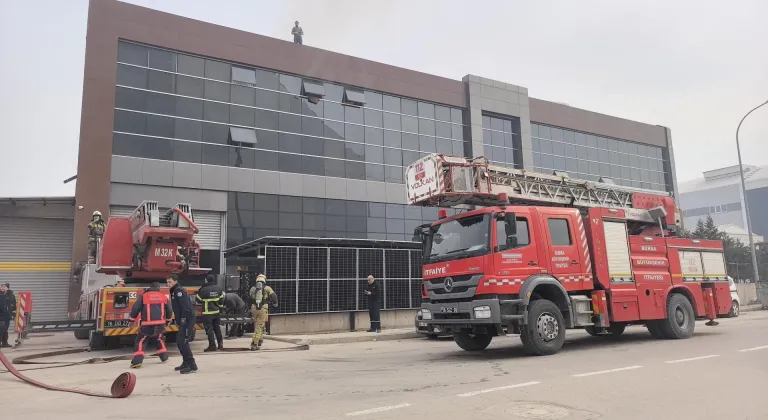 Bursa'da fabrika yangını: 1 itfaiye eri yaralandı