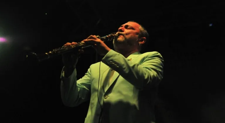 Hüsnü Şenlendirici'den Bursa'da unutulmaz performans