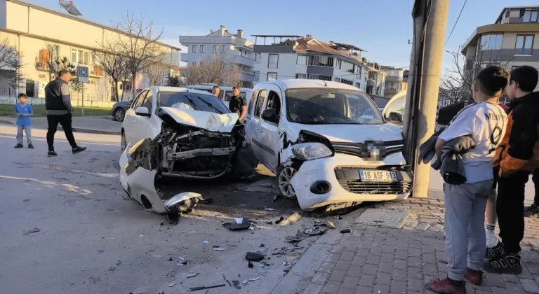 Bursa'da iki araç çarpıştı: 1 yaralı