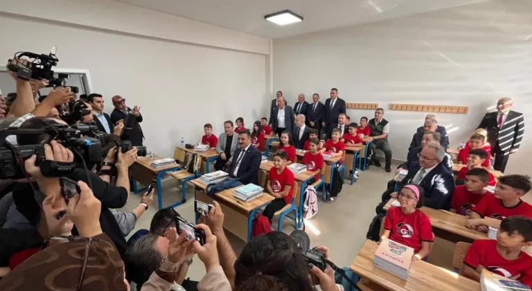 Bursa'da ilk ders zili çaldı! İlk ders ise Vali Ayyıldız'dan