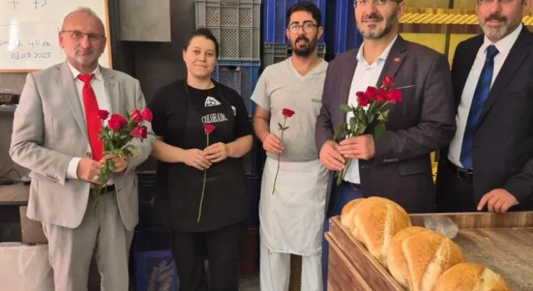 Bursa'da Mevlit Kandilini gül dağıtarak kutladılar