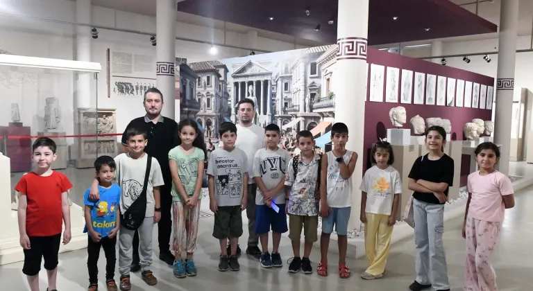 Bursa'da minik arkeologlar müzeleri keşfediyor
