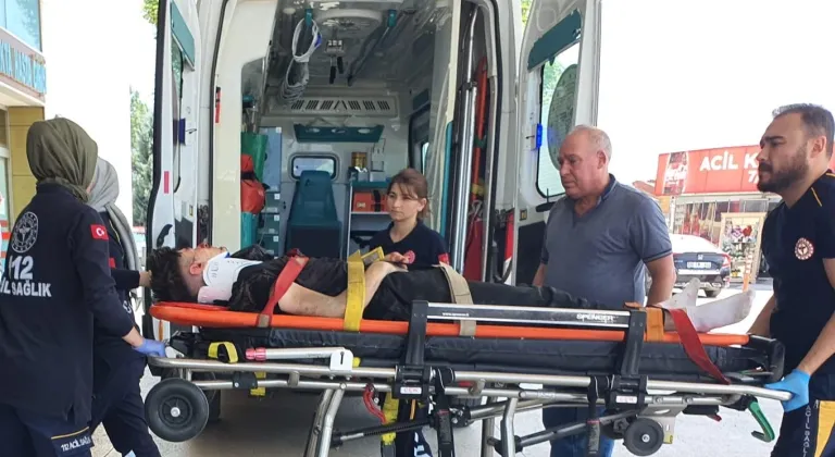 Bursa'da motosiklet dolmuş durağına daldı