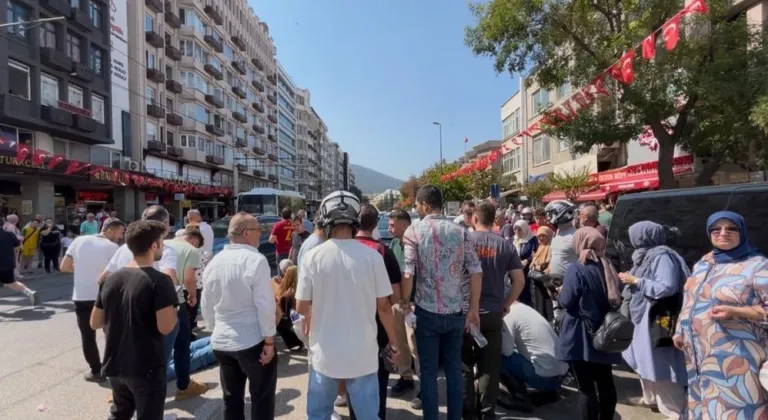 Bursa'da yolun karşısına geçen 2 kadına motosiklet çarptı