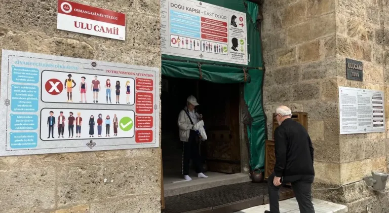 Bursa Ulu Cami'de kılık kıyafet projesi hayata geçti