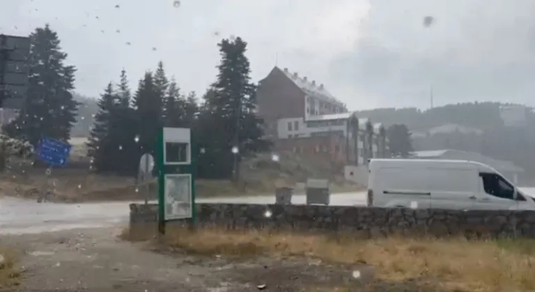 Bursa’da 5 dakikalık yağmur serinletti