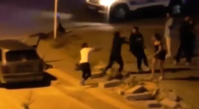 Bursa’da gençler arasında kavga: Cadde boks ringine döndü