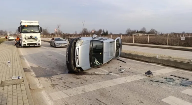Bursa'da iki otomobil çarpıştı: 4 yaralı