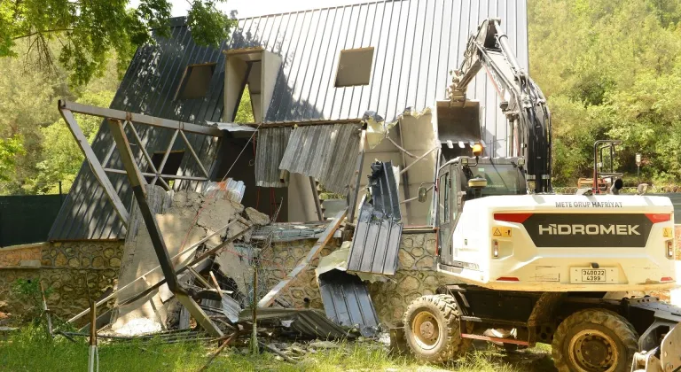 Bursa'da kaçak villalar bir bir yıkıldı