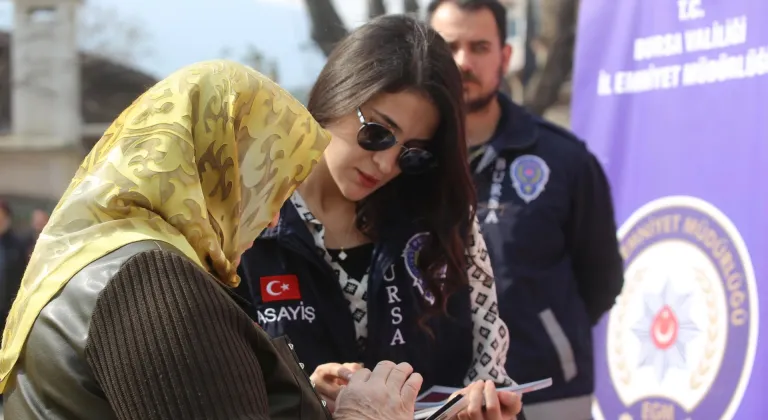 Bursa'da kadın polisler kolları sıvadı