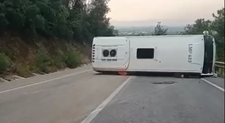 Bursa’da otobüs devrildi
