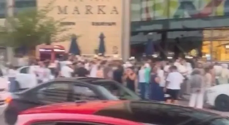 Bursa’daki AVM’lerde deprem paniği