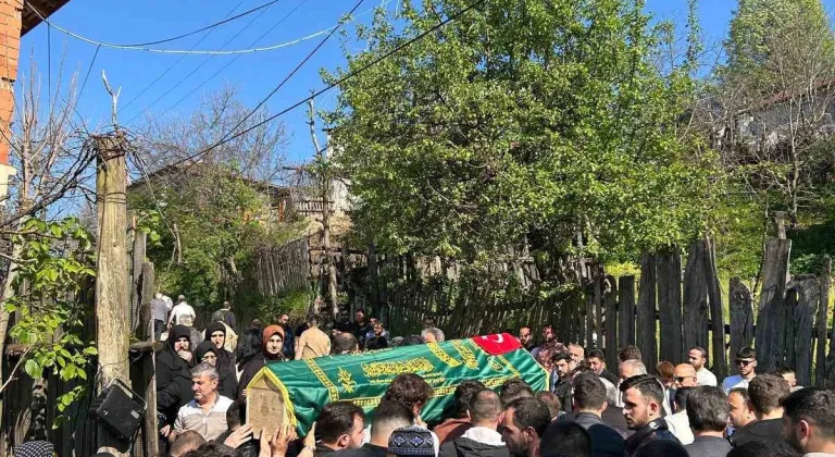 Bursa’daki feci kazada hayatını kaybeden genç sürücü toprağa verildi