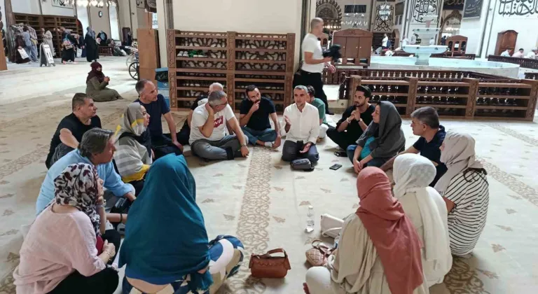 Bursalı rehberlere Ulu Cami'de hat sanatı eğitimi