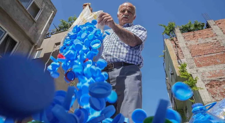3 yılda topladığı 2 milyon kapakla ihtiyaç sahiplerine destek oldu
