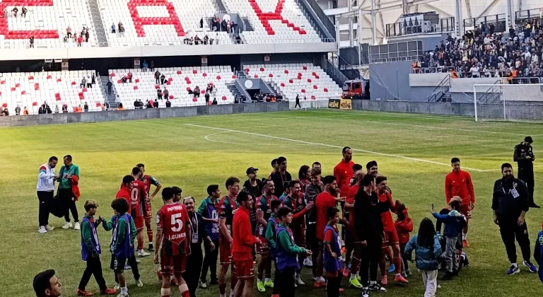 Bursaspor ile kıyasıya mücadele etmişlerdi... Karşıyaka İkinci Lig'e çıkamadı!