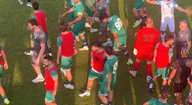 Bursaspor-Paykan FC hazırlık maçı olaylar nedeniyle yarıda kaldı!