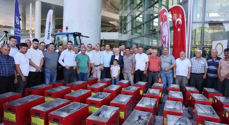 Büyükşehir’den kırsal mahallelere ekipman desteği