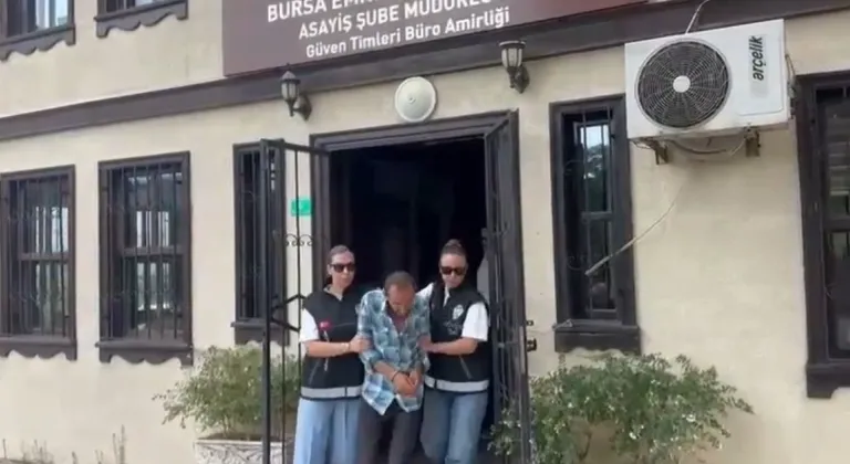 Cadde üzerindeki hırsızlık kamerada: Polis, o şüpheliye geçit vermedi