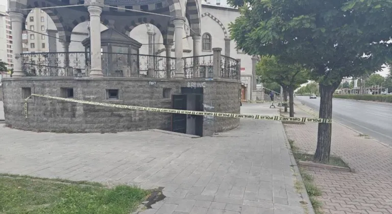 Cami tuvaletinde bıçaklı kavga: 1 ağır yaralı