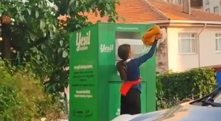 Hırsızlar bu kez giysi kumbarasına göz dikti