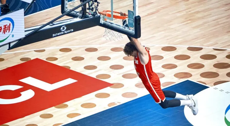 Cedi Osman ve Giannis Antetokounmpo'nun karesi gündem oldu