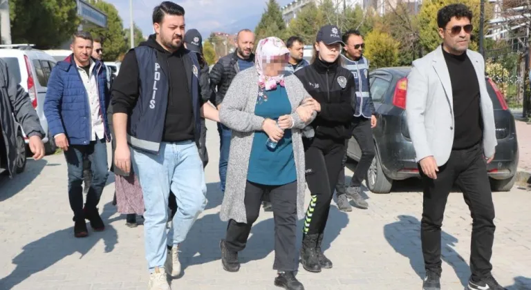 İki kadın komşularını 3 bilezik için öldürmüş