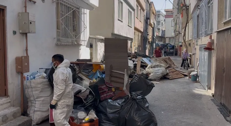 Bursa'da çöp ev vakası! Adım atacak yer bulunamadı