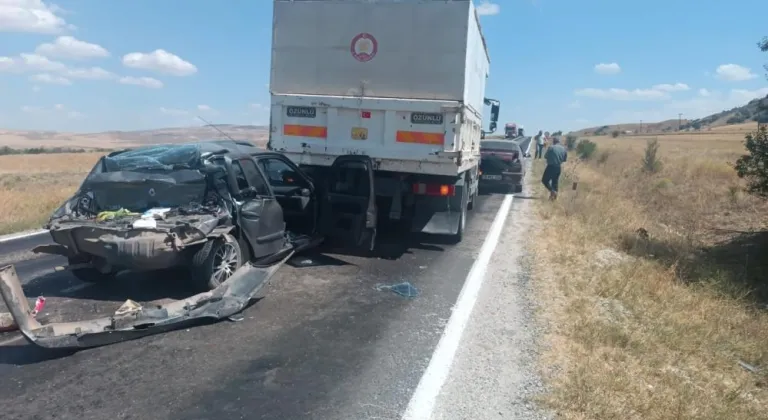 Çorum’da 5 araç birbirine girdi: 10 yaralı