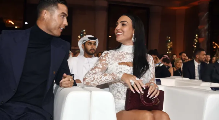 Cristiano Ronaldo ile Georgina Rodriguez evlilik sözleşmesi imzaladı