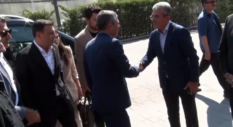 DEM Parti Heyeti'nden Özgür Özel'e ziyaret