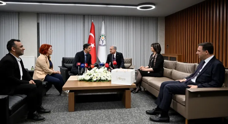 “Demli Çay” esprisi gündem oldu: MHP heyeti DEM Parti ile bayramlaştı