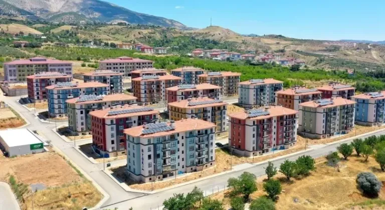 Depremzedeler bayramı yeni evlerinde karşıladı
