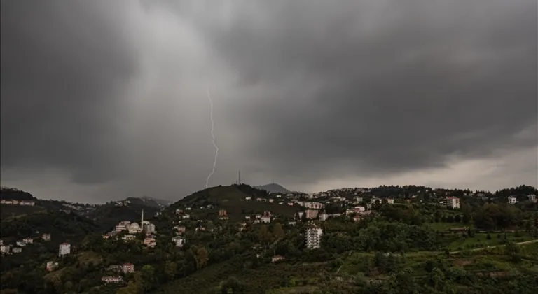 Doğu Karadeniz kıyıları için gök gürültülü sağanak uyarısı