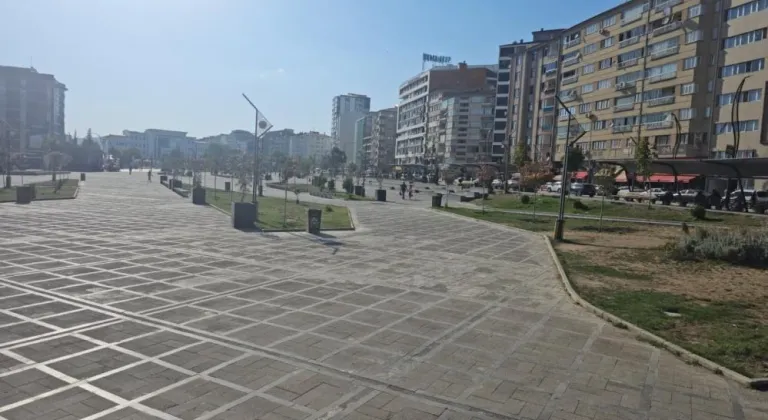 Elazığ'da cadde ve sokaklar boş kaldı